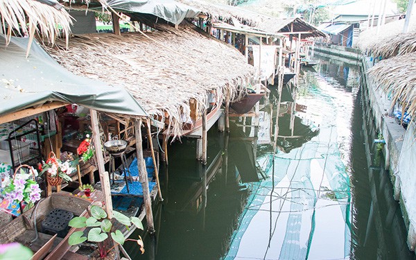 phra pradaeng floating market