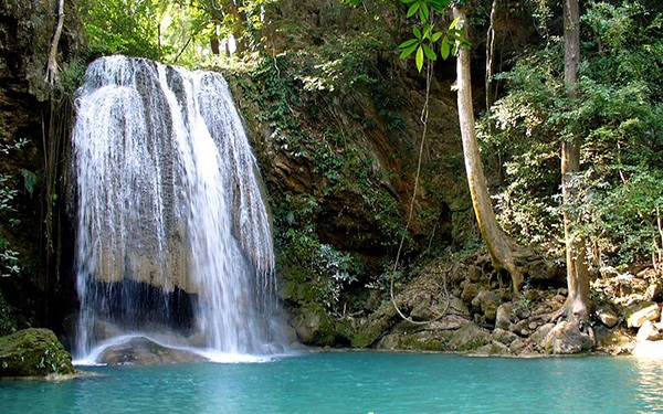 waterfalls in thailand 